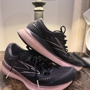 Brooks Women's Athletic Shoes in Black and Pink